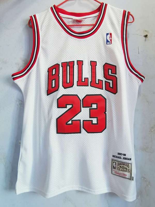 Chicago Bulls 97/98 JORDAN #23 White Classics Basketball Jersey (Stitched)