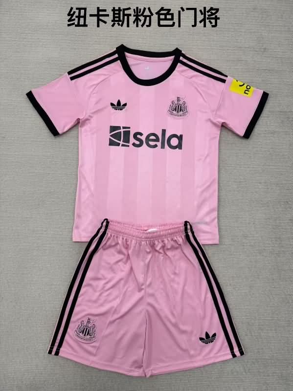 Newcastle United 25/26 Kids Goalkeeper Pink Soccer Jersey And Shorts