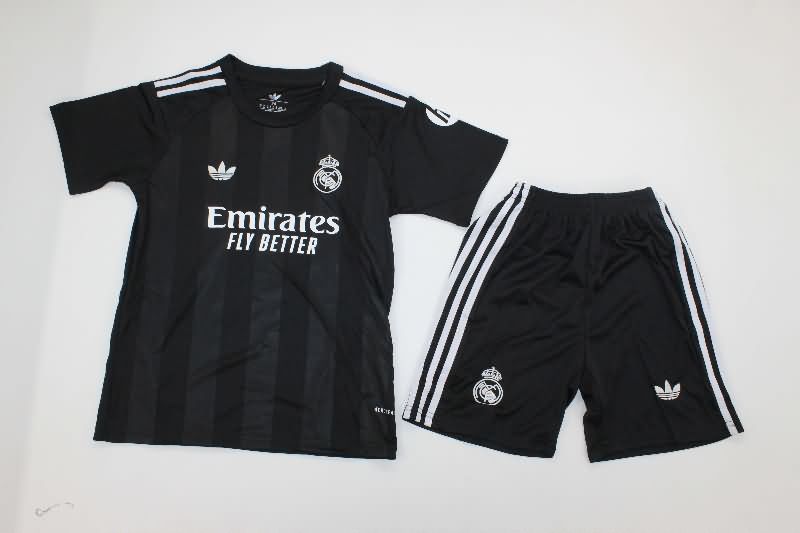 Real Madrid 25/26 Kids Goalkeeper Black Soccer Jersey And Shorts 02
