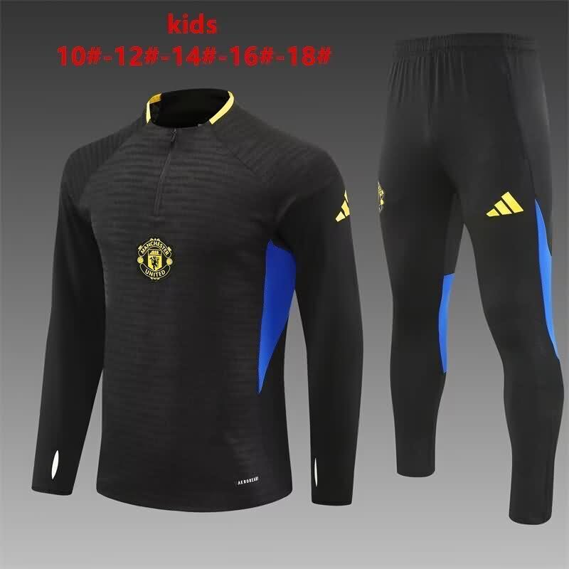 Manchester United 25/26 Kids Black Soccer Tracksuit 02